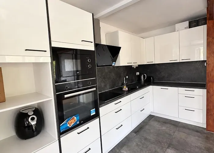 Holiday home Airport House & Free Parking *