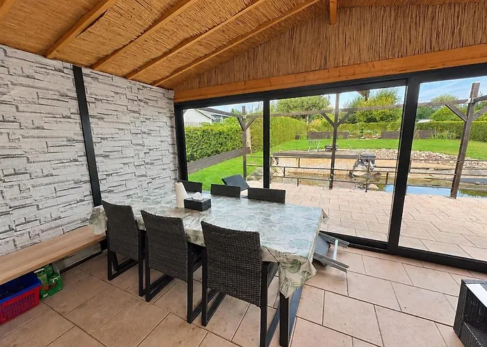 Holiday home Airport House & Free Parking
