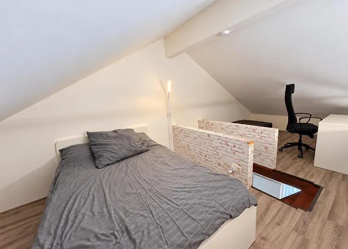 Airport House & Free Parking Holiday home *
